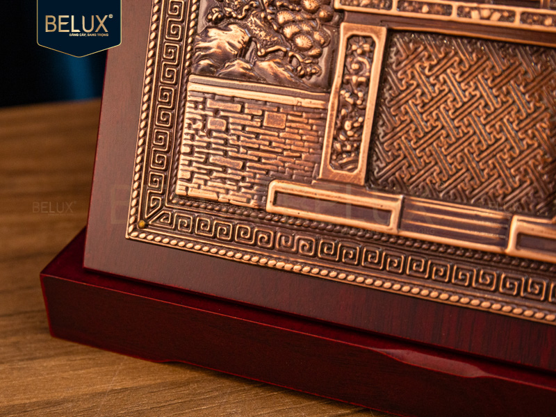 Hộp gỗ mặt vuông Khuê Văn Các bằng đồng đỏ 23x23cm